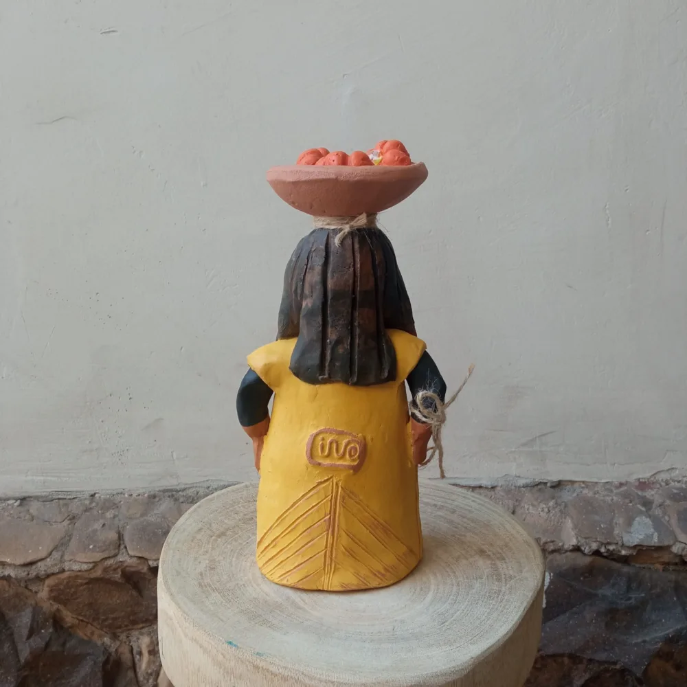 Escultura Mulher Indígena P - Indiana - Imagem 4