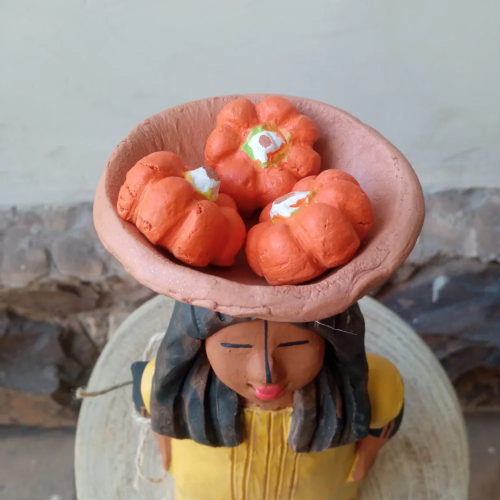Escultura Mulher Indígena P - Indiana - Imagem 5
