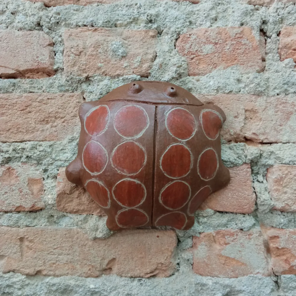 Joaninha de Parede - Cerâmica - Mestra Luiza - Imagem 3