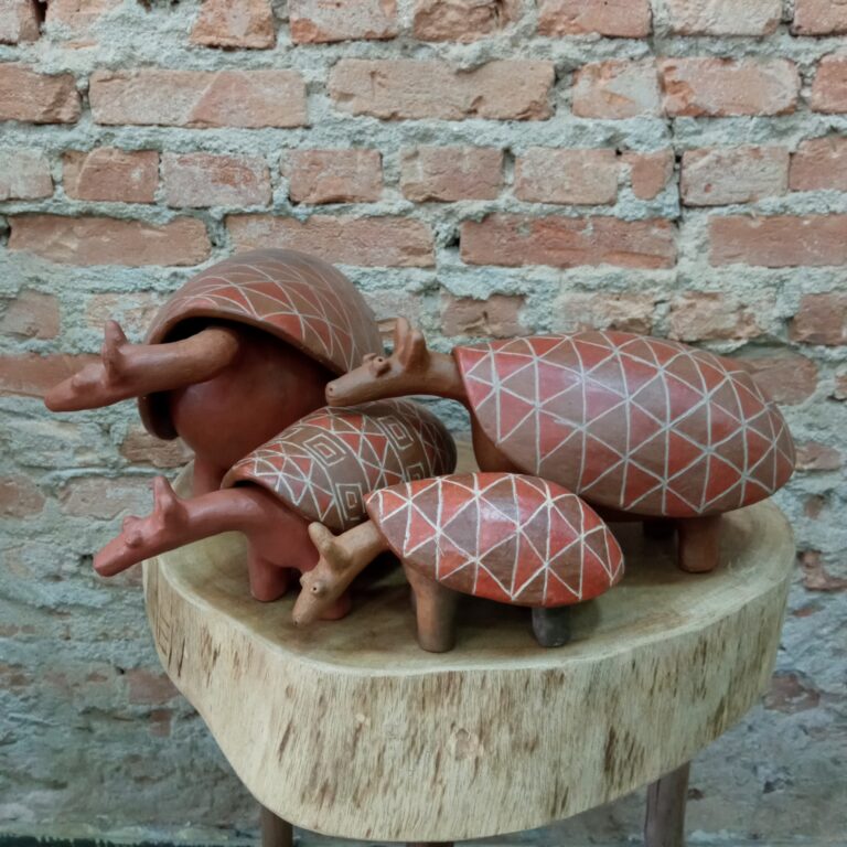 Tatu - Cerâmica - Mestra Luiza