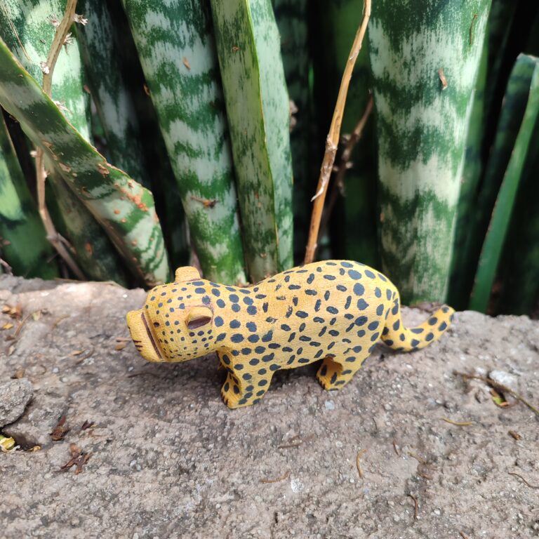 Entalhe Bichos do Pantanal - Onça - Povo Terena