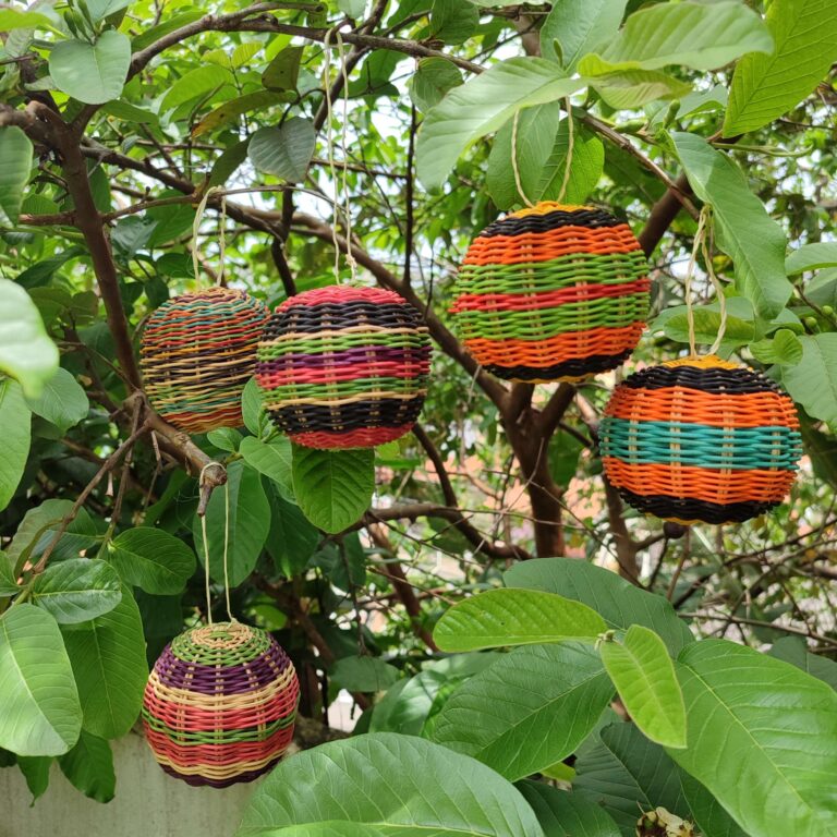 Bola de Natal Colorida - Cipó Ambé