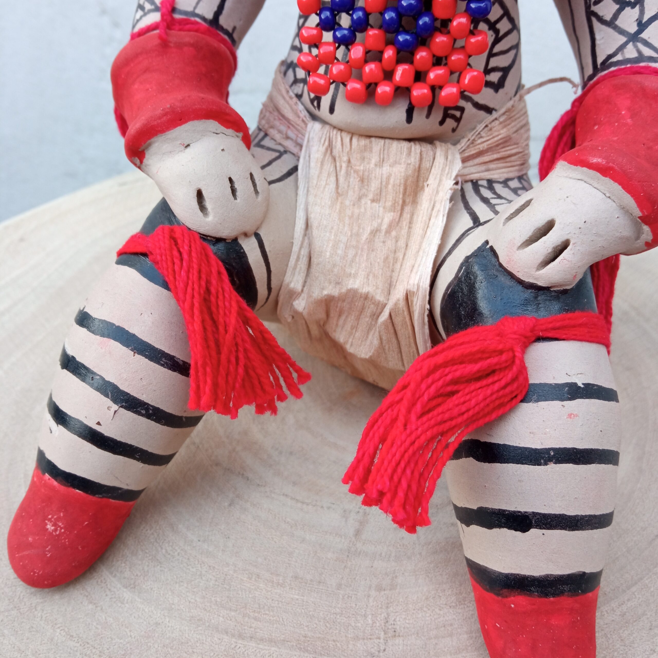 Boneca Cerâmica G - Povo Karajá - Imagem 6