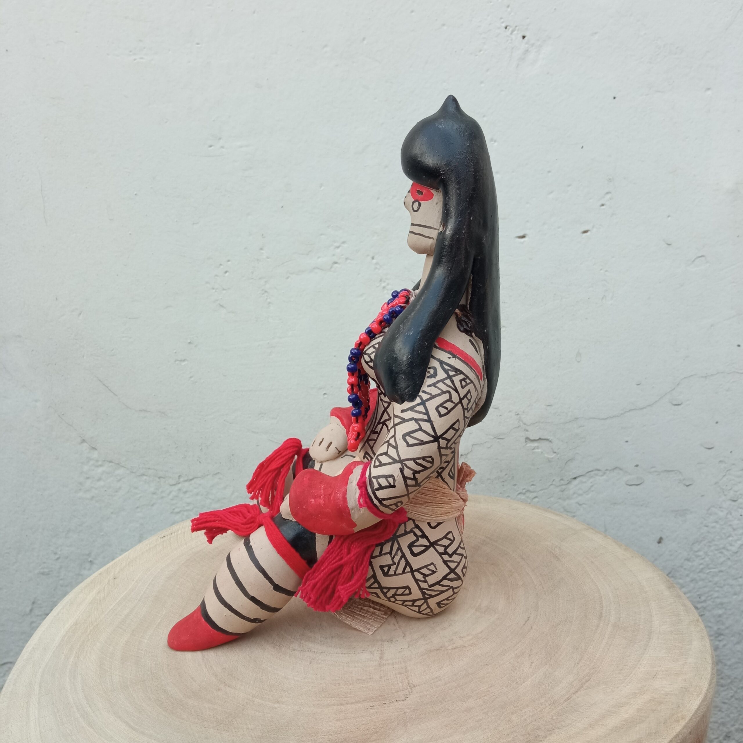 Boneca Cerâmica G - Povo Karajá - Imagem 5