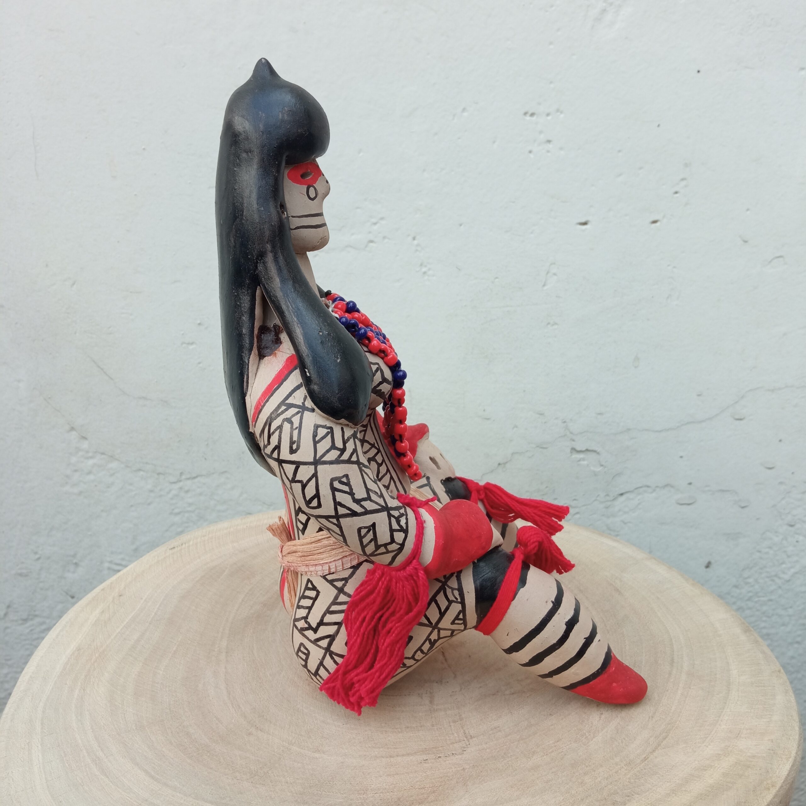 Boneca Cerâmica G - Povo Karajá - Imagem 3