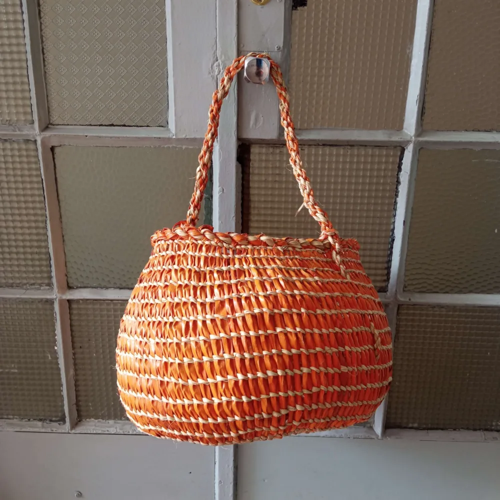 Cesta Cofo com Alça - Palha de Carnaúba - Laranja - Imagem 2