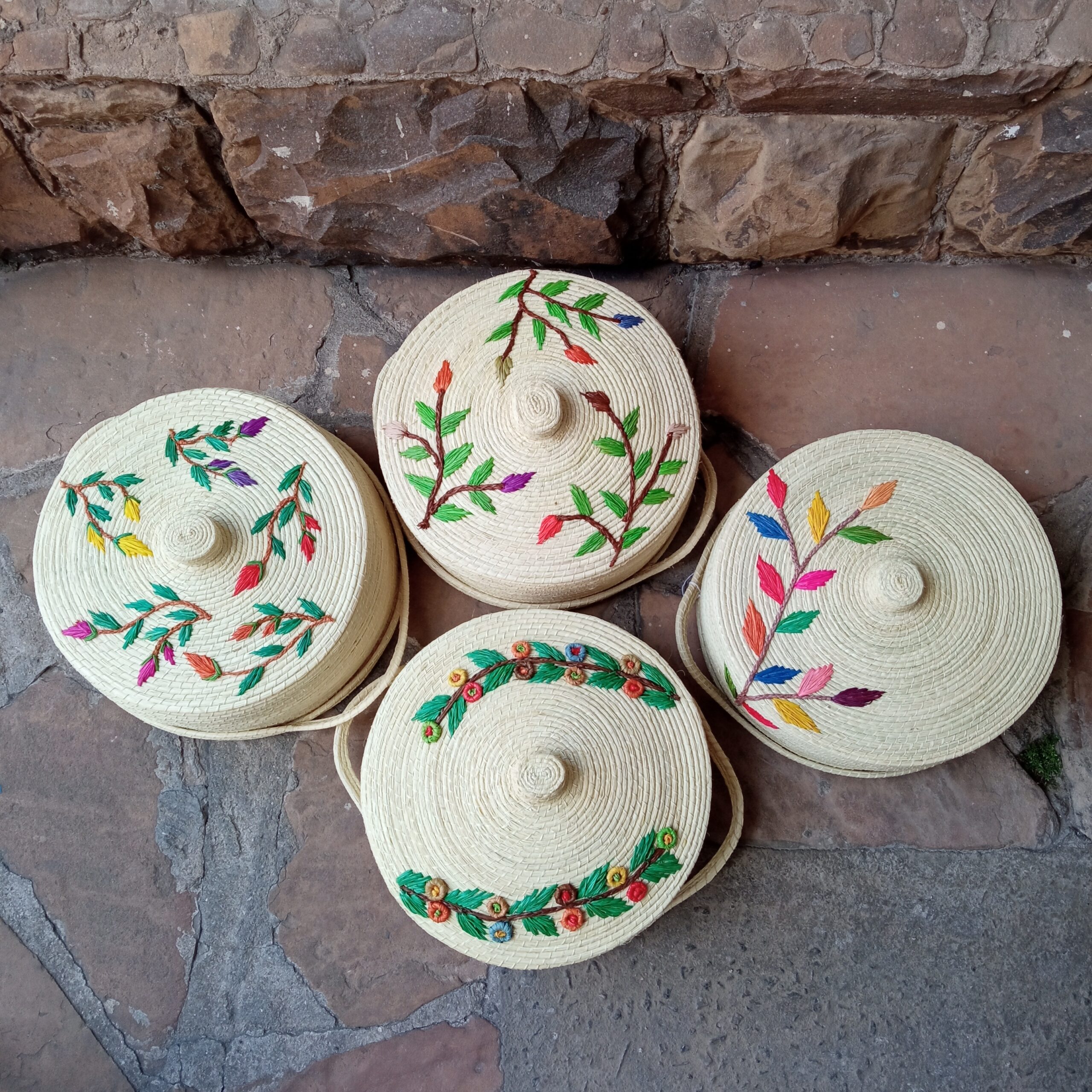 Boleira Bordada - Palha de Ouricuri - Imagem 2