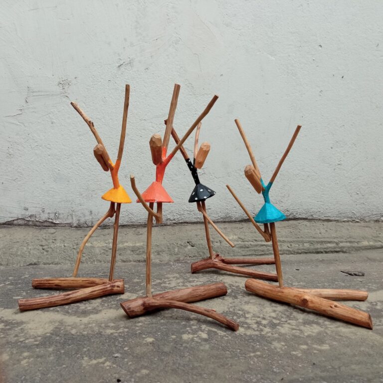 Entalhe Bailarina - Mestre Abias