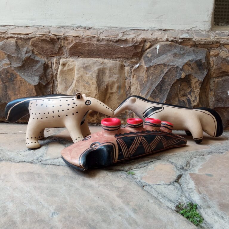 Escultura Cerâmica Bicho GG - Povo Waurá