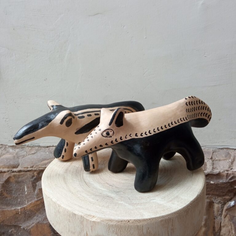 Escultura Cerâmica Bicho M - Povo Waurá