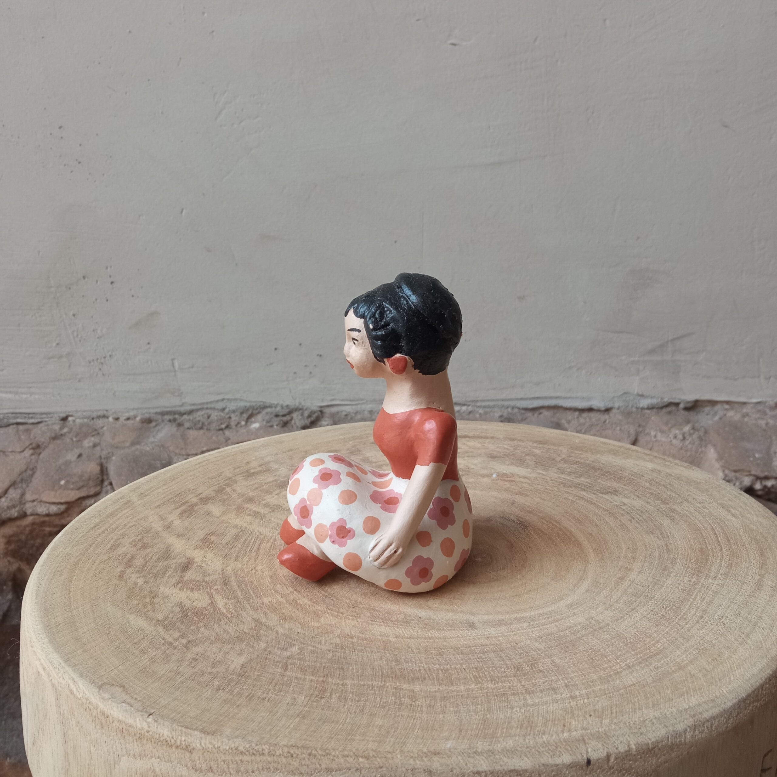 Boneca Sentada Cerâmica Coqueiro Campo - Vale do Jequitinhonha - Imagem 5