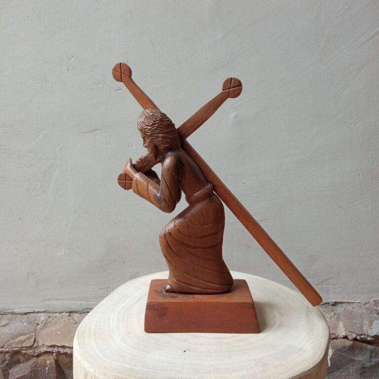 Entalhe Jesus Carregando a Cruz - Seu Zé